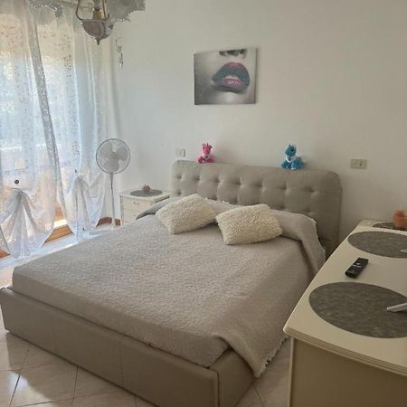 Апартаменты Bellissima Stanza Con Parcheggio Gratuito Чинкуале Экстерьер фото
