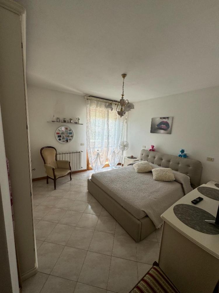 Апартаменты Bellissima Stanza Con Parcheggio Gratuito Чинкуале Экстерьер фото