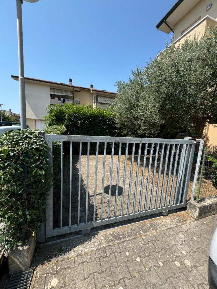 Апартаменты Bellissima Stanza Con Parcheggio Gratuito Чинкуале Экстерьер фото