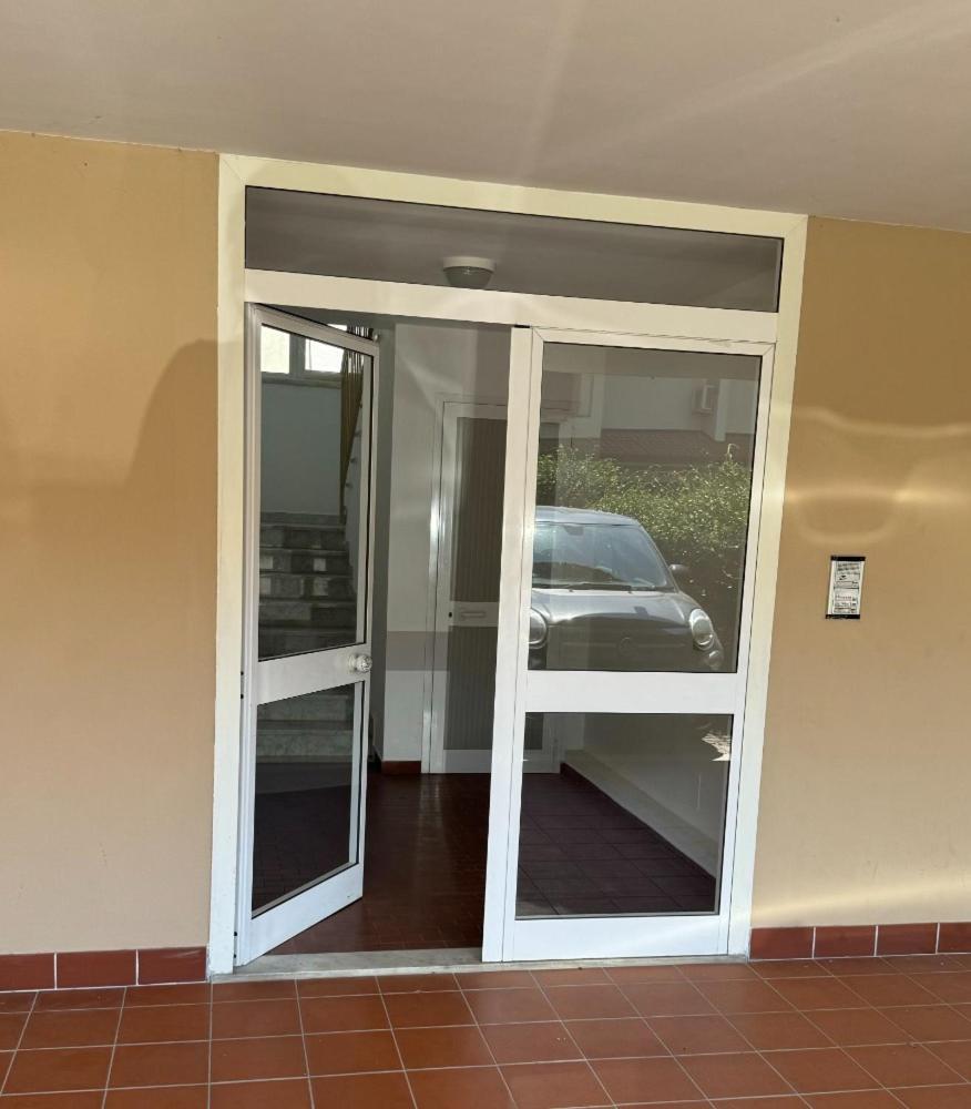 Апартаменты Bellissima Stanza Con Parcheggio Gratuito Чинкуале Экстерьер фото